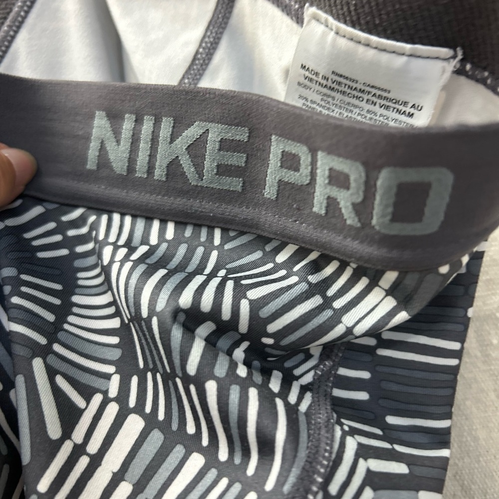 Nike Pro/ Hypercool Tidal Training Capri Legging/… - image 6